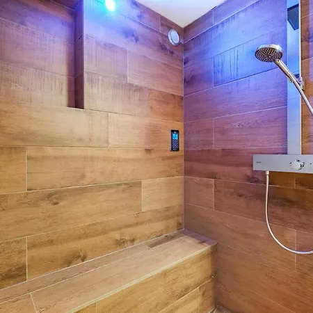 170m2 With Jacuzzi & Steam Bath In Center Of Amsterdam